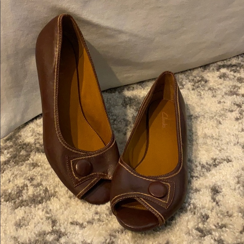 Clarks kitten heel peep toe dress shoes